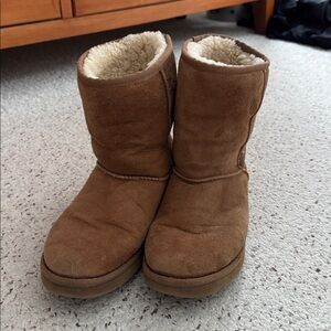 UGG classic short boots size 7